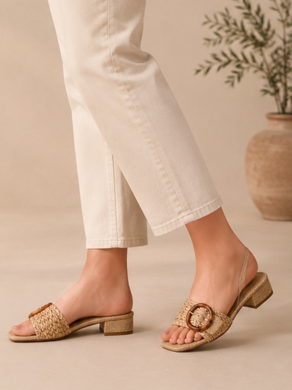 Easy Spirit Woven Raffia Buckle Mule Sandals Women's Size 9.5 Low Heel Slide